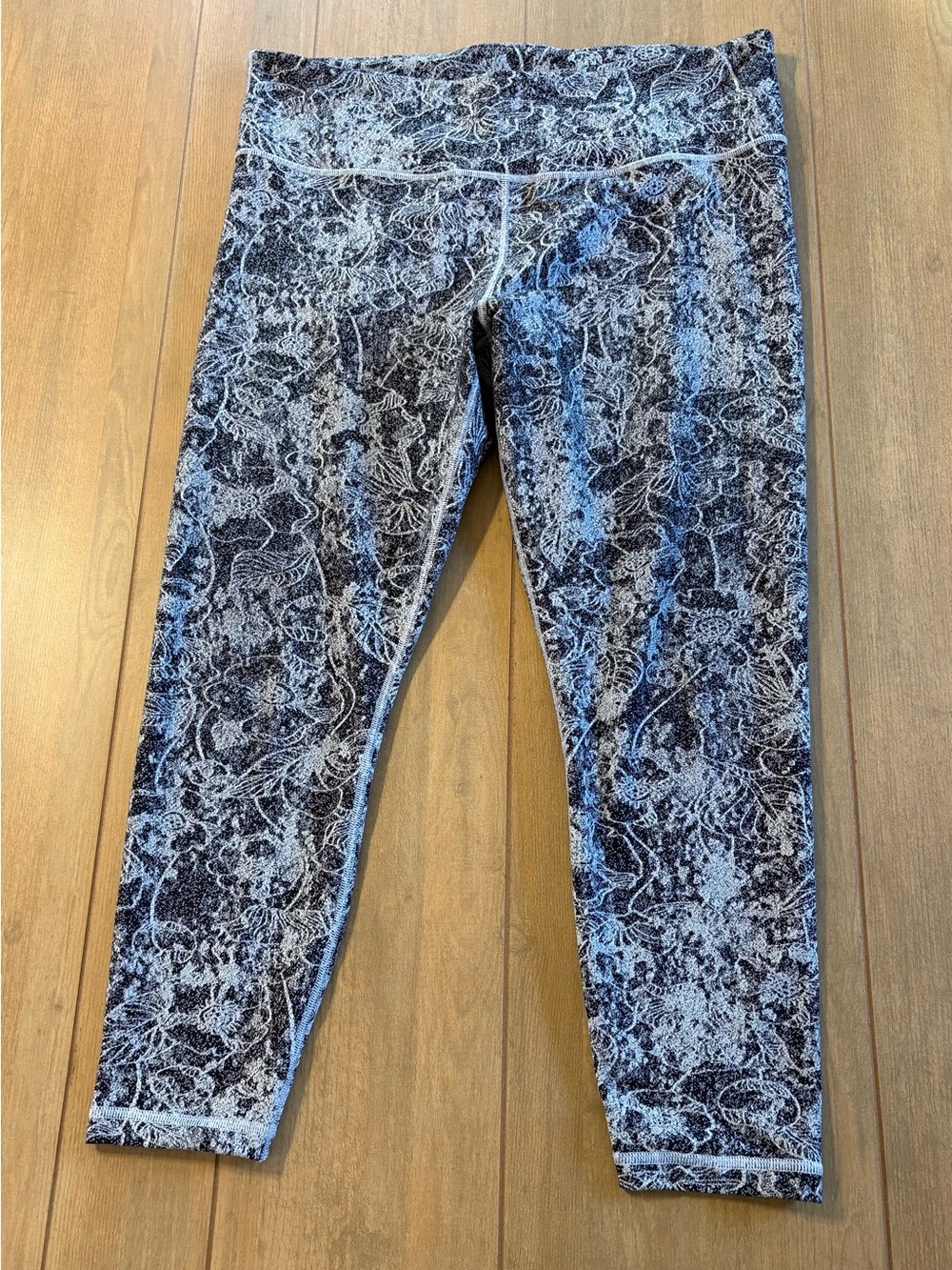 Athleta Elation Graffiti 7/8 Tight XL Floral Print Yoga Leggings Athleisure - Picture 6 of 12